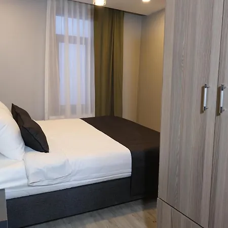 Senior Pera Suites 2*