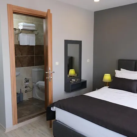Senior Pera Suites فندق